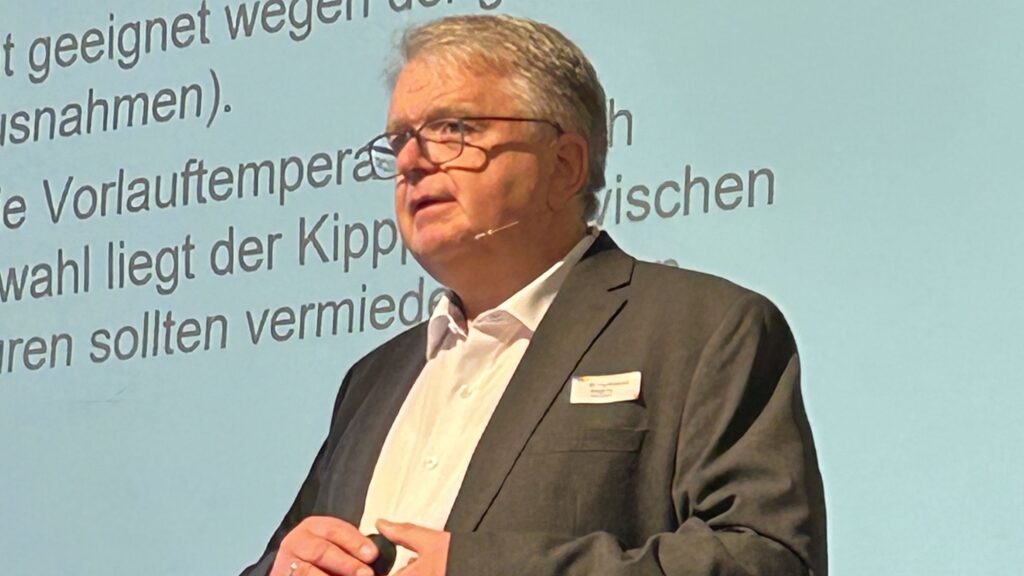 Dr.-Ing. Matthias Wagnitz vom ZVSHK stellte den Elektro-Handwerkern die Möglichkeiten des Einsatzes von Wärmepumpen in Bestandsgebäuden vor. Bild: FV SHK Rheinland-Rheinhessen