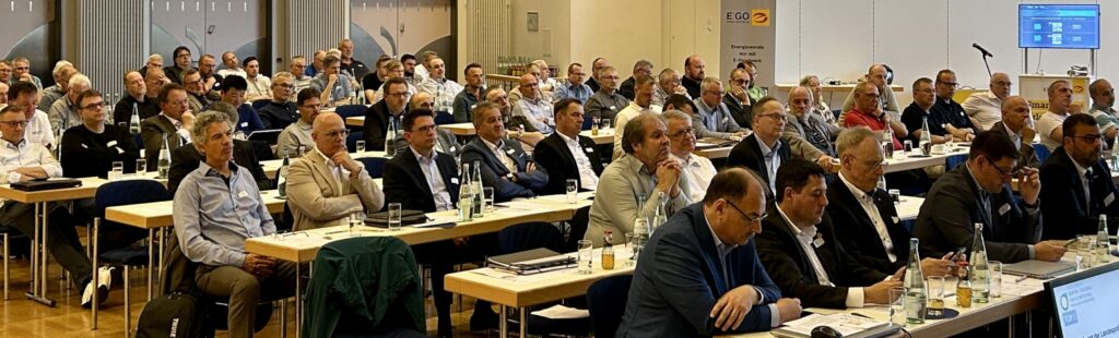 Blick in den Tagungssaal im Rheintal-Kongress-Zentrum in Bingen. Bild: FV SHK Rheinland-Rheinhessen, in dem sich am 4. und 5. April rund 100 Teilnehmer zusammenfanden. Bild: FV SHK Rheinland-Rheinhessen