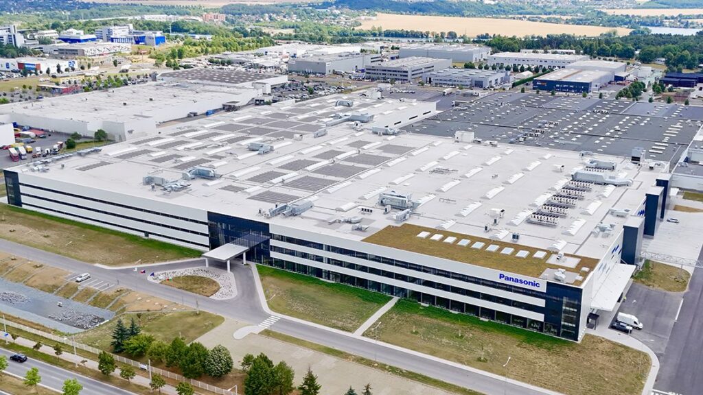 Das tschechische Werk wurde 1996 als Produktionsstandort für Fernsehgeräte gegründet und begann 2018 mit der Produktion von Luft-Wasser-Wärmepumpen.