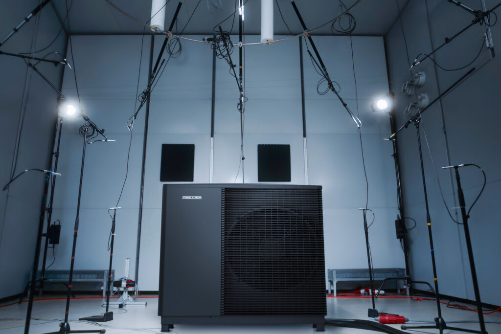 Eines der ersten Wpnext-Modelle im Holzmindener Schalllabor. Bild: Stiebel Eltron