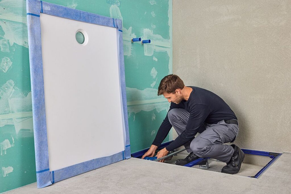 Das Zusammenspiel aus Duofix und CleanFloor30 ermöglicht im System eine schnelle, saubere und sichere Installation bodenebener Duschen. Bild: Geberit