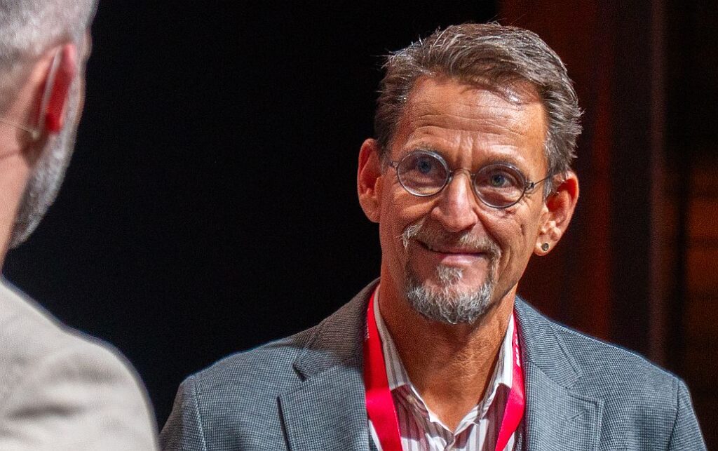 „Haltung schlägt Talent“, lautet ein Tipp von Kreishandwerksmeister Boris Jersch für die ehemaligen Auszubildenden. Bild: Kreishandwerkerschaft Oldenburg