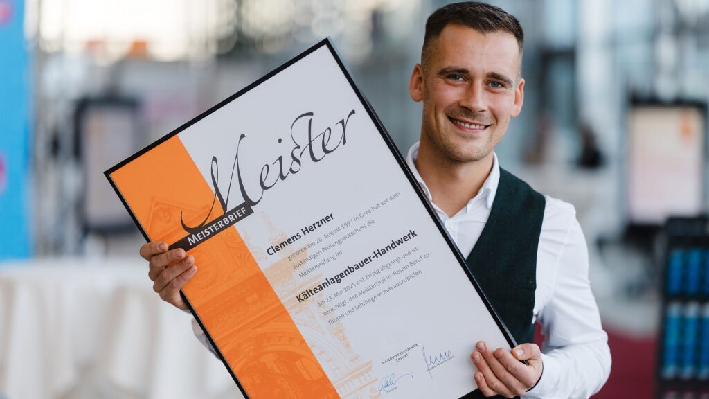 Bester Meister aller Gewerke: Clemens Herzner im Kälteanlagenbauer-Handwerk. Bild: Michael Reichel / arifoto.de