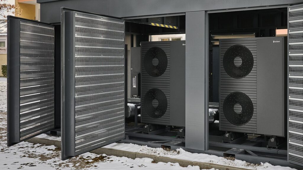 Durch die Einhausung der Wärmepumpen ließen sich die Schallemissionen deutlich reduzieren. Bild: Vaillant